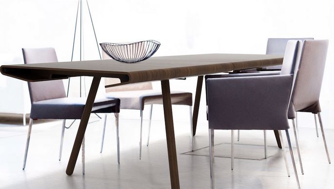 extending wooden table